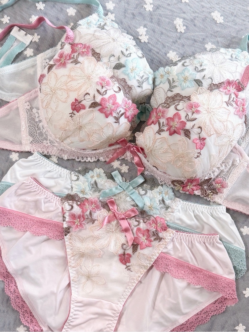 US-34B/JP-D75 Japanese Brand Glittery Floral Embroidery Push Up Bra Panties Set